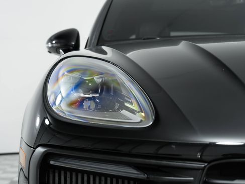 Used 2024 Porsche Macan GTS image 12