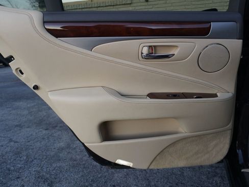 Used 2015 Lexus LS 460 image 24