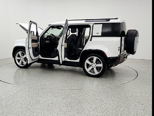 Used 2022 Land Rover Defender 110 X-Dynamic HSE AWD/4WD image 12