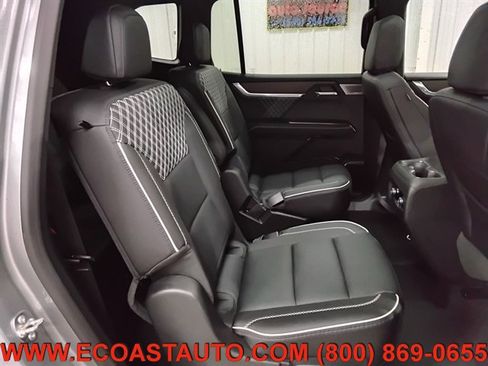 Used 2025 GMC Acadia Denali w/ Super Cruise Package image 16