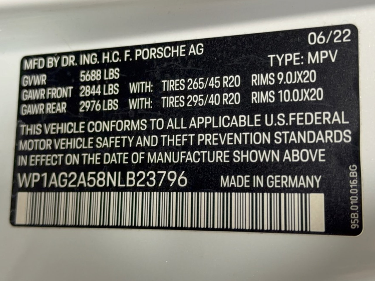 Certified 2022 Porsche Macan S AWD/4WD image 34