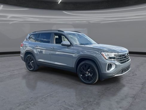 New 2026 Volkswagen Atlas SE FWD image 2