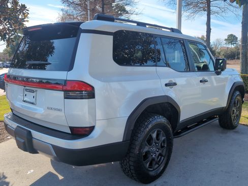 Used 2024 Lexus GX 550 image 10