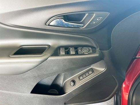 Used 2024 Chevrolet Equinox Premier image 18