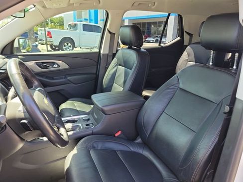 Certified 2021 Chevrolet Traverse LT FWD image 23