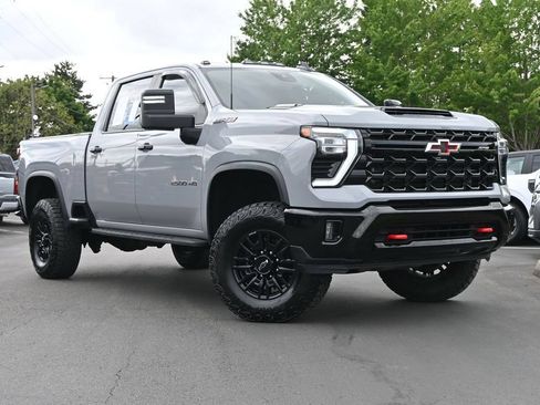 Used 2024 Chevrolet Silverado 2500 ZR2 w/ Technology Package AWD/4WD image 2