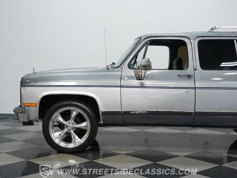 Used 1990 Chevrolet Suburban 2WD image 23