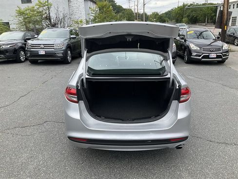 Used 2018 Ford Fusion SE FWD image 12