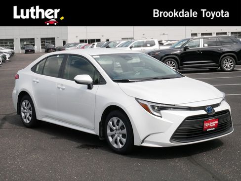 Certified 2025 Toyota Corolla LE FWD image 1
