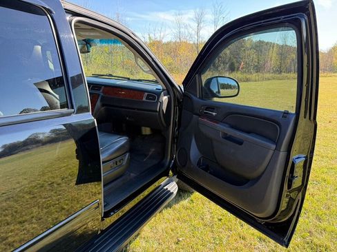 Used 2014 Chevrolet Suburban LT w/ Luxury Package image 50