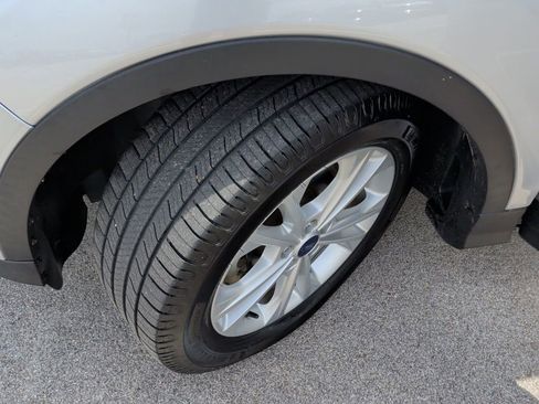 Used 2018 Ford Escape SE w/ SE Sport Appearance Package image 44