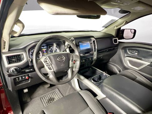 Used 2018 Nissan Titan SV w/ SV Convenience Package image 30