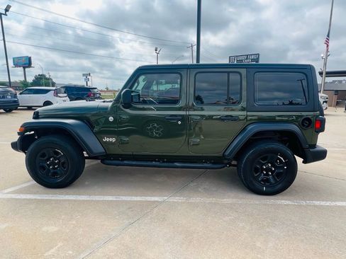 Used 2020 Jeep Wrangler Unlimited Sport AWD/4WD image 3