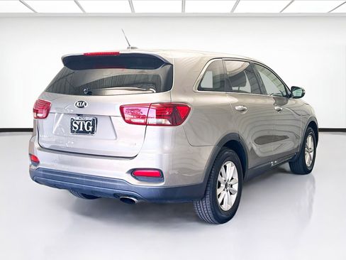 Used 2019 Kia Sorento FWD image 4