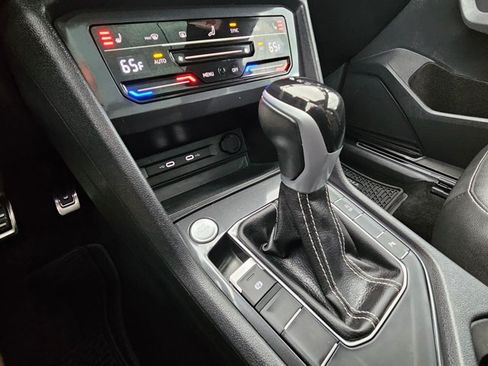 Used 2023 Volkswagen Tiguan SE R-Line FWD image 15