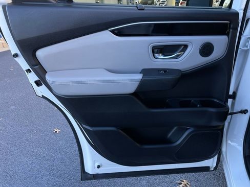 Certified 2025 Honda Pilot EX-L image 37