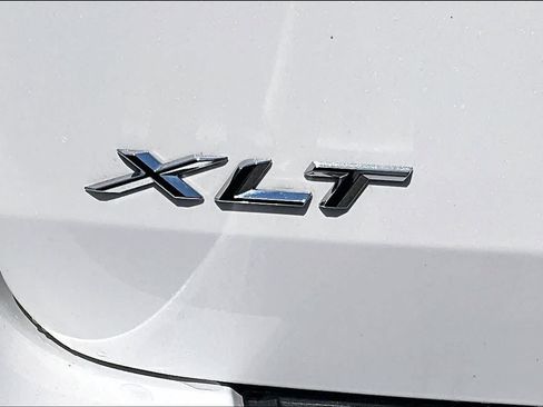 Used 2024 Ford Explorer XLT AWD/4WD image 10