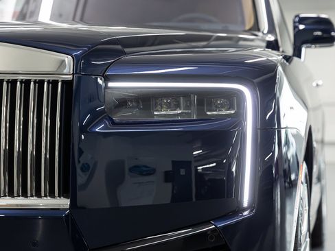 Certified 2025 Rolls-Royce Cullinan AWD/4WD image 11