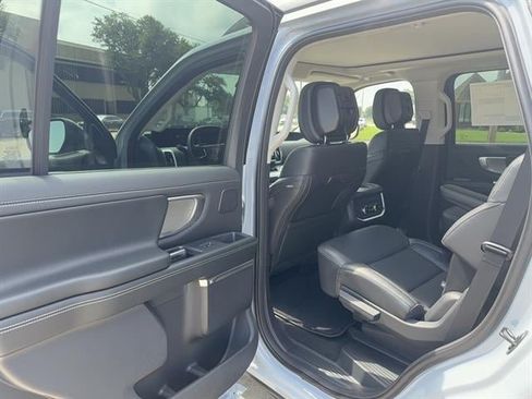 New 2027 Ford Expedition Platinum w/ Driver's Package AWD/4WD image 9
