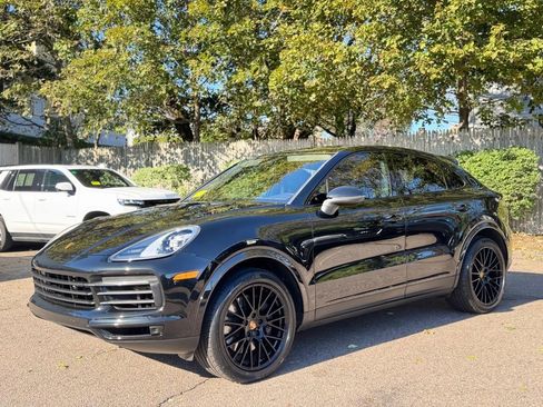 Used 2023 Porsche Cayenne Platinum Edition w/ Towing Package w/o Tow Ball image 2