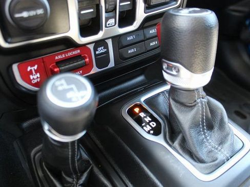 Used 2024 Jeep Wrangler Willys image 21