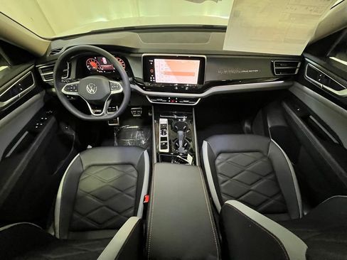 New 2026 Volkswagen Atlas Peak Edition AWD/4WD image 13