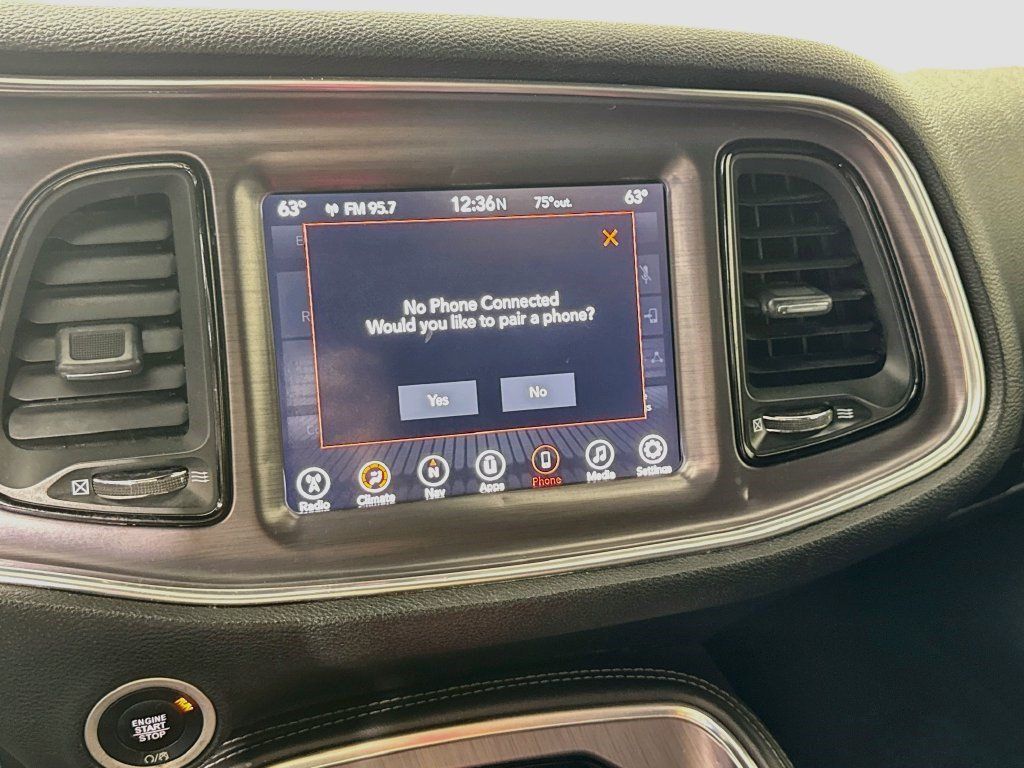 Used 2017 Dodge Challenger SXT w/ Driver Convenience Group RWD image 17