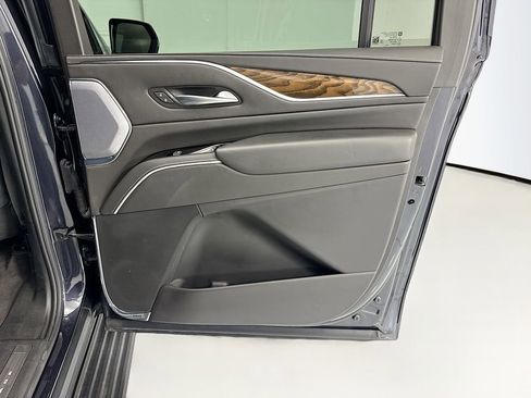 Used 2023 Cadillac Escalade ESV Sport Platinum w/ LPO, ONYX Package image 26