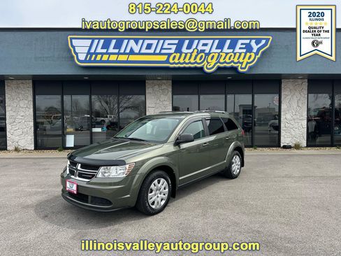 Used 2017 Dodge Journey SE w/ Flexible Seating Group image 1