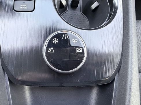 Certified 2025 Nissan Rogue SV image 18