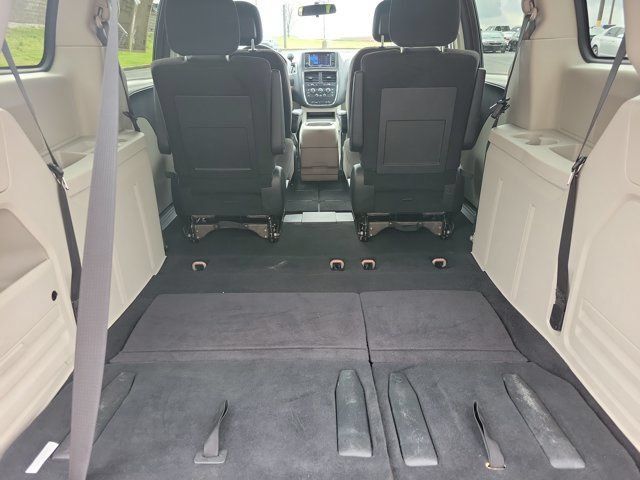 Used 2012 Dodge Grand Caravan SXT FWD image 16