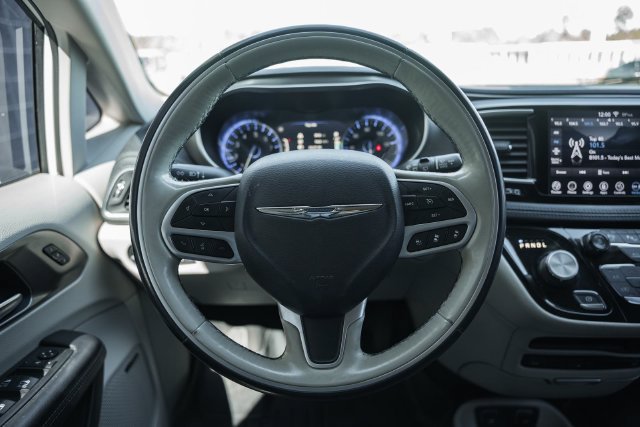 Used 2019 Chrysler Pacifica Limited FWD image 38