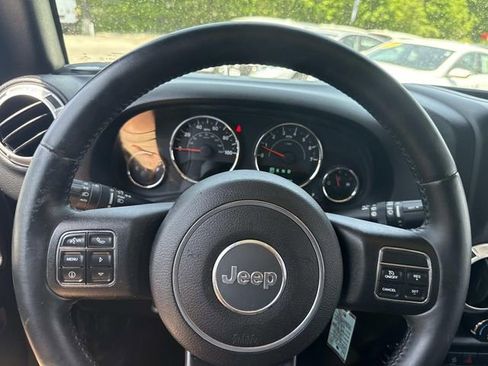 Used 2015 Jeep Wrangler Unlimited Sahara w/ Connectivity Group AWD/4WD image 28