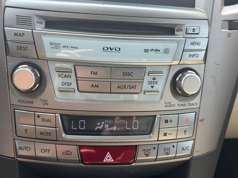 Used 2011 Subaru Outback 2.5i Limited AWD/4WD image 14