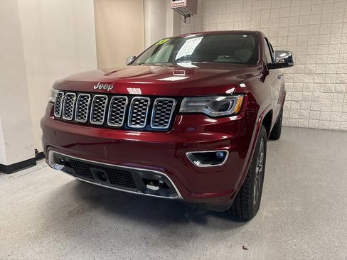 Used 2017 Jeep Grand Cherokee Overland w/ Jeep Active Safety Group image 14