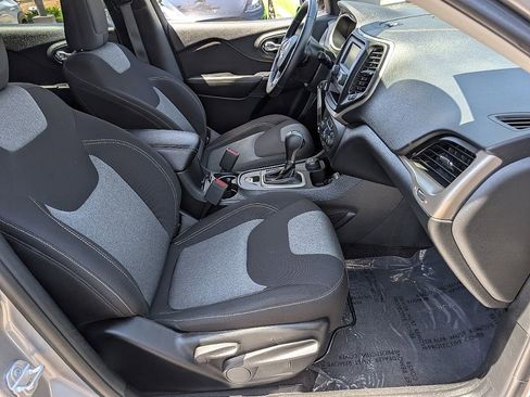 Used 2016 Jeep Cherokee Sport AWD/4WD image 19