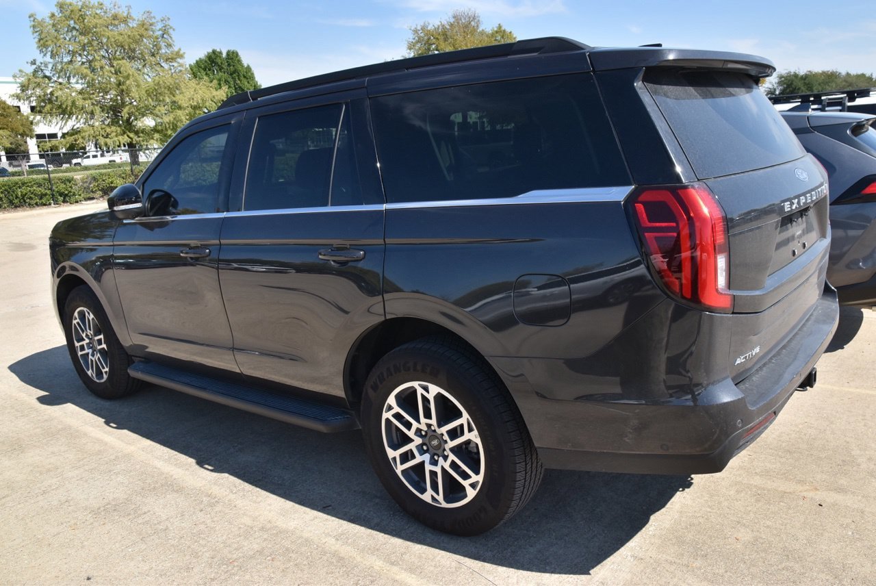 Used 2025 Ford Expedition Active RWD image 7