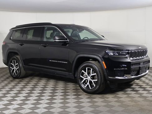 Used 2024 Jeep Grand Cherokee L Limited w/ Luxury Tech Group II image 2