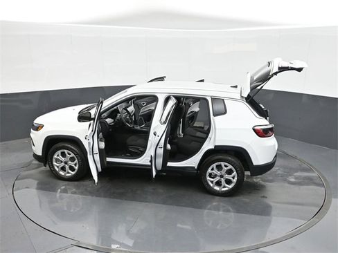 Used 2025 Jeep Compass Sport image 48