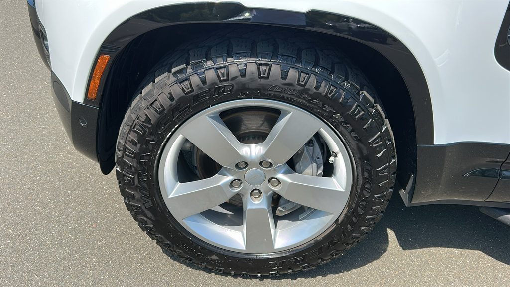 Used 2024 Land Rover Defender 110 X-Dynamic SE AWD/4WD image 8