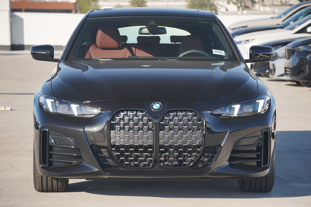 Used 2026 BMW 430i w/ M Sport Package RWD image 2