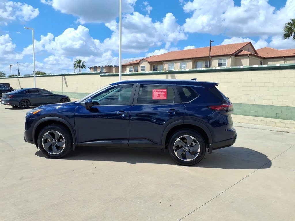 Used 2024 Nissan Rogue SV w/ SV Premium Package FWD image 2