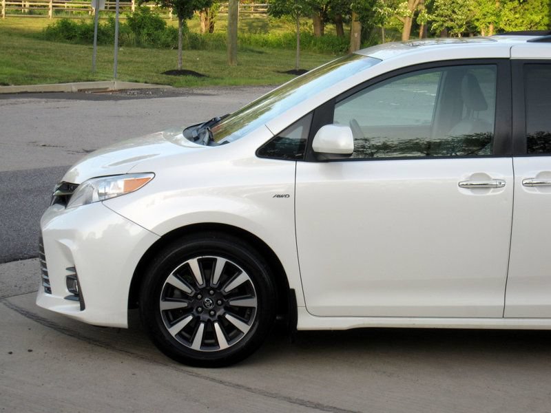 Used 2019 Toyota Sienna XLE w/ XLE Navigation Package AWD/4WD image 7