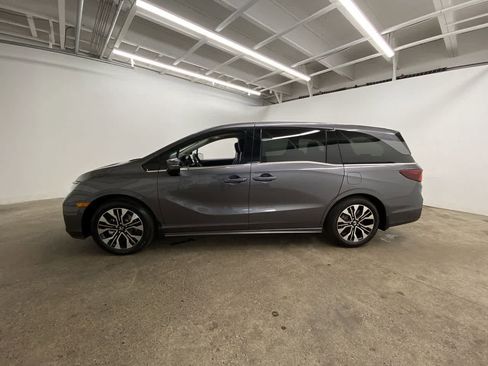 Used 2026 Honda Odyssey Elite image 3