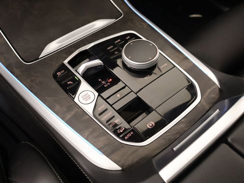 Used 2025 BMW X5 xDrive40i w/ Premium Package image 9