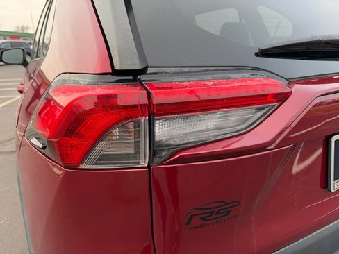 Used 2019 Toyota RAV4 LE image 20