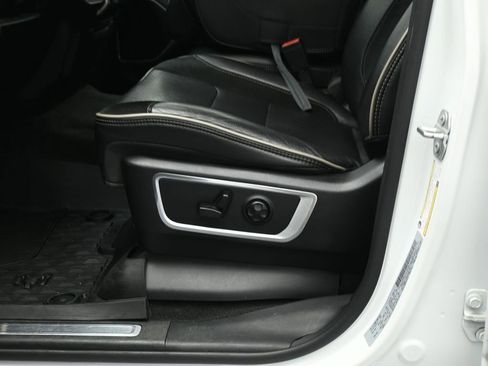 Used 2019 RAM 1500 Laramie image 11