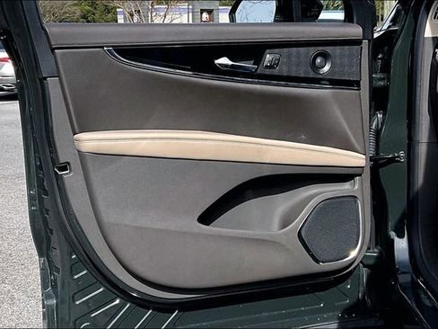 Used 2023 Lincoln Nautilus Reserve w/ Equipment Group 201A image 17