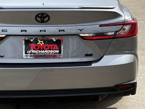 Used 2025 Toyota Camry SE w/ Convenience Package image 6