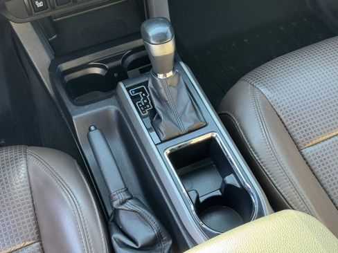 Used 2017 Toyota Tacoma Limited image 15